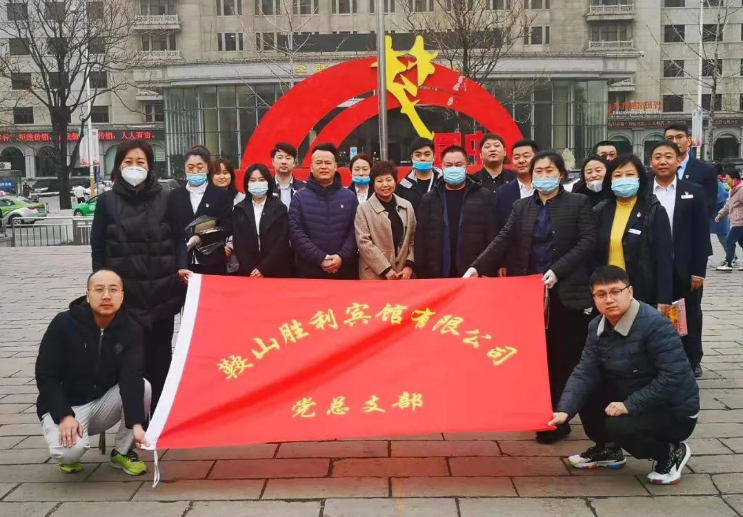 学习雷锋在行动，党业融合我先行