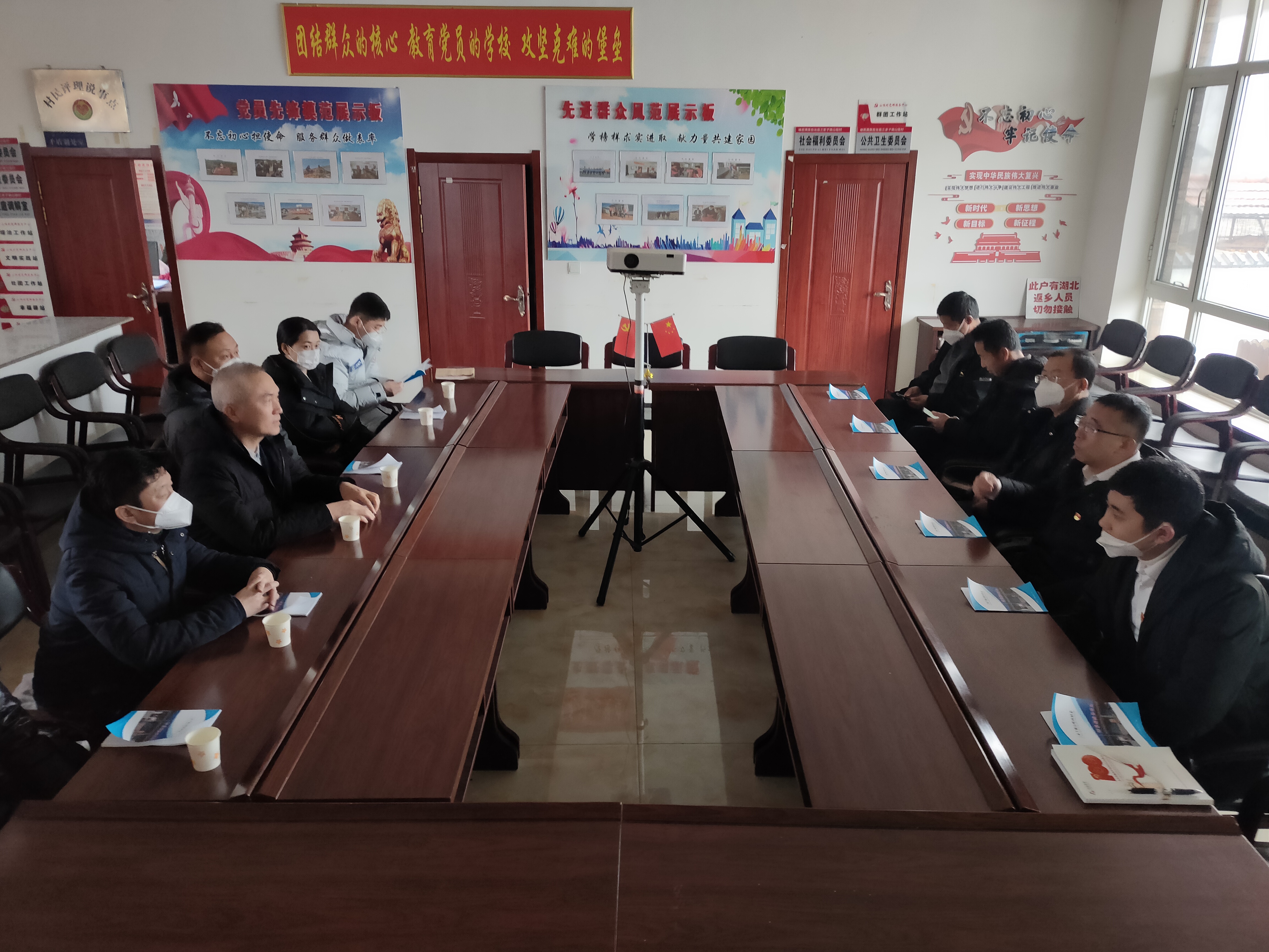 践行国企责任，迎新春送温暖——尊龙集团、温泉集团、公服集团前往驻村工作队 走访慰问